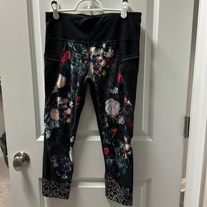 Athleta medium cropped leggings